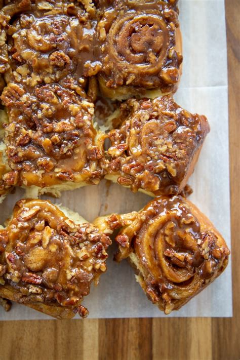 How many sugar are in pecan caramel roll - calories, carbs, nutrition