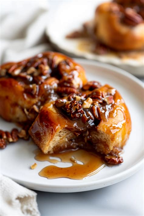 How many sugar are in pecan sticky buns - calories, carbs, nutrition