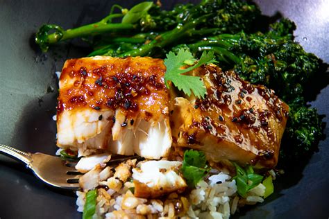 How many sugar are in peppered halibut steaks - calories, carbs, nutrition