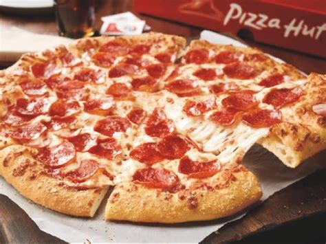 How many sugar are in pepperoni pizza (bostwick) - calories, carbs, nutrition