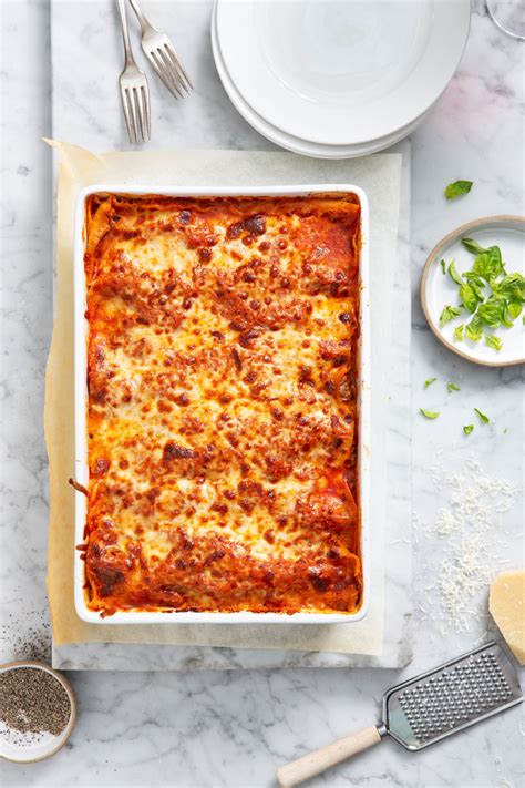 How many sugar are in personal three cheese lasagna - calories, carbs, nutrition