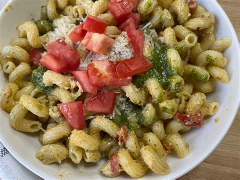 How many sugar are in pesto cavatappi - calories, carbs, nutrition