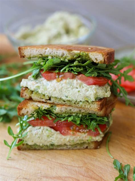 How many sugar are in pesto chicken salad sandwiches - calories, carbs, nutrition