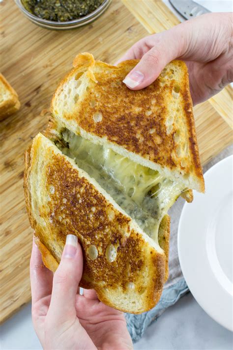 How many sugar are in pesto grilled cheese on white - calories, carbs, nutrition