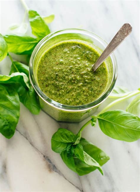 How many sugar are in pesto sauce - calories, carbs, nutrition