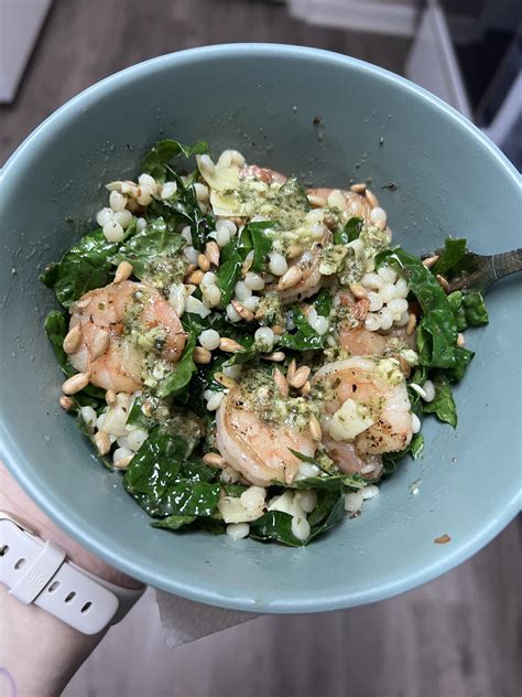 How many sugar are in pesto shrimp bowl - calories, carbs, nutrition