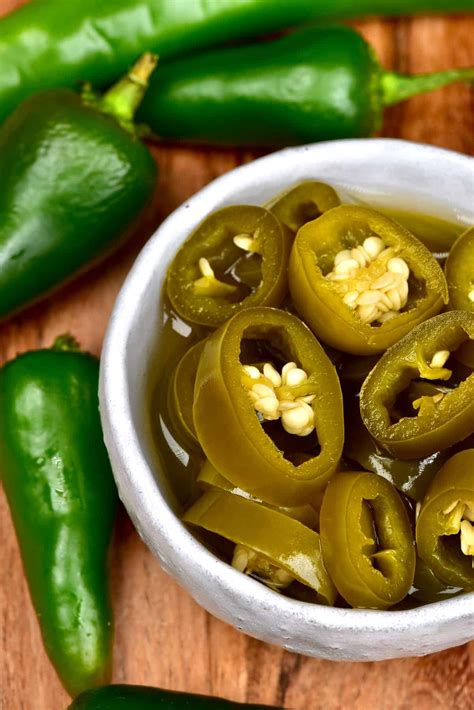 How many sugar are in pickled jalapenos - calories, carbs, nutrition