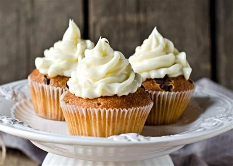 How many sugar are in pineapple cream cheese icing - calories, carbs, nutrition