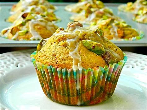 How many sugar are in pistachio-chai muffins - calories, carbs, nutrition