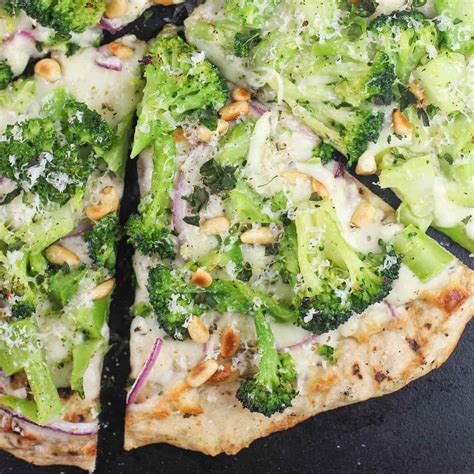 How many sugar are in pizza, broccoli white sauce (bostwick) - calories, carbs, nutrition