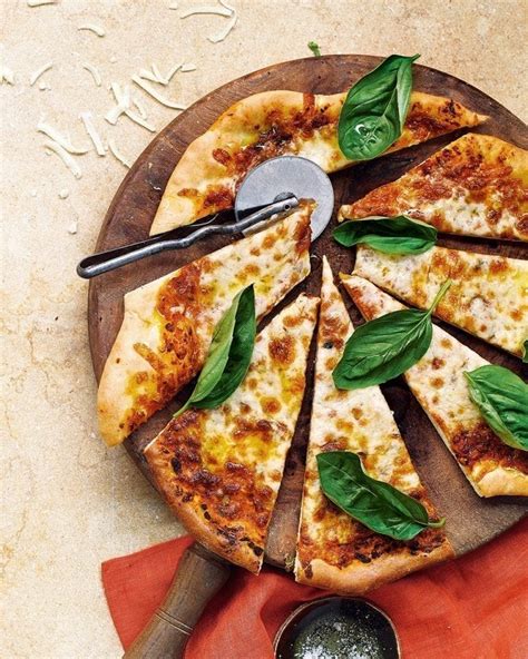 How many sugar are in pizza margherita - calories, carbs, nutrition