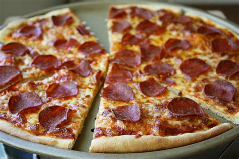 How many sugar are in pizza pepperoni thin crust - calories, carbs, nutrition