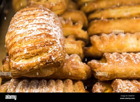 How many sugar are in plain croissant - calories, carbs, nutrition