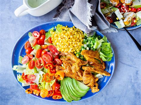 How many sugar are in platter southwestern grilled chicken salad - calories, carbs, nutrition