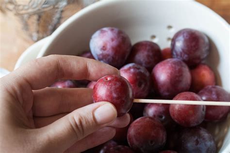 How many sugar are in plum glaze - calories, carbs, nutrition