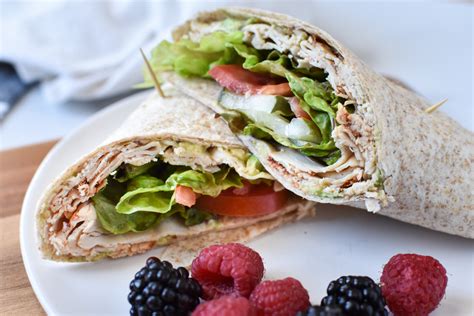 How many sugar are in ponzu avocado and turkey wrap - calories, carbs, nutrition