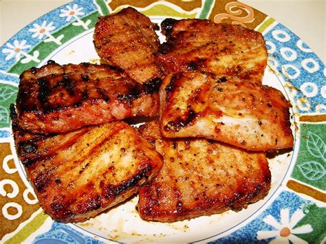 How many sugar are in pork - fresh, loin, sirloin (chops), boneless, cooked, broiled - calories, carbs, nutrition