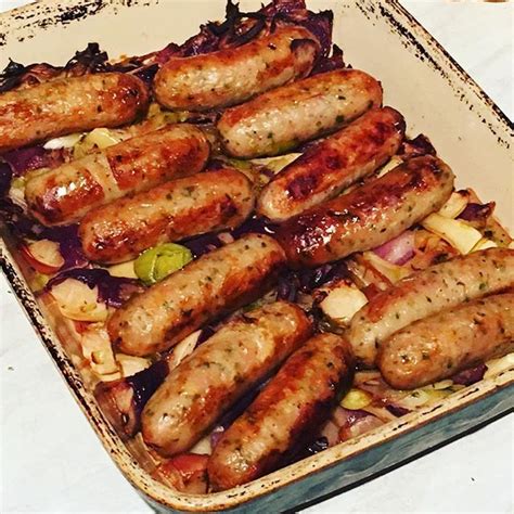 How many sugar are in pork and leek sausage - calories, carbs, nutrition