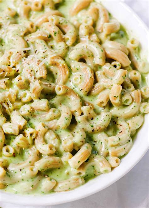 How many sugar are in pork and pesto mac 'n' cheese (33608.0) - calories, carbs, nutrition