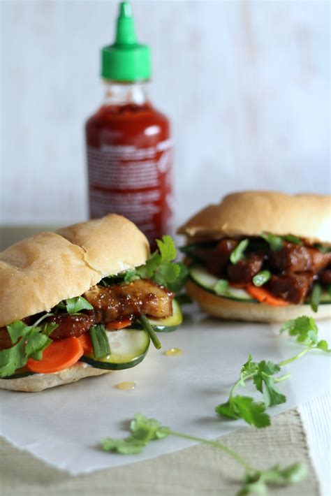 How many sugar are in pork bahn mi (89535.0) - calories, carbs, nutrition