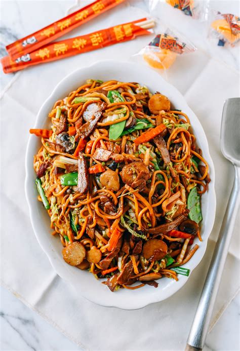 How many sugar are in pork lo mein - calories, carbs, nutrition