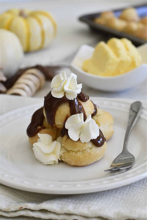 How many sugar are in profiteroles - calories, carbs, nutrition