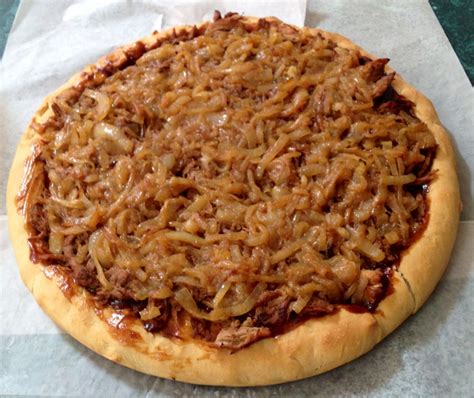 How many sugar are in pulled pork and caramelized onions pizza - calories, carbs, nutrition