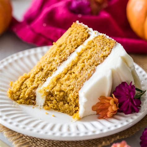 How many sugar are in pumpkin cake - calories, carbs, nutrition