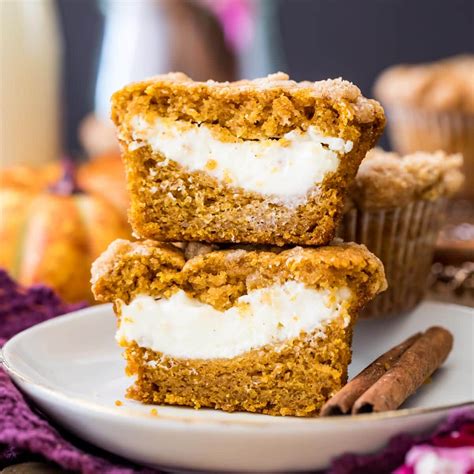 How many sugar are in pumpkin cheesecake muffin - calories, carbs, nutrition