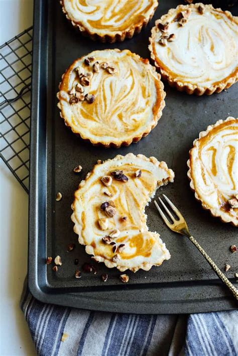 How many sugar are in pumpkin cheesecake tart - calories, carbs, nutrition