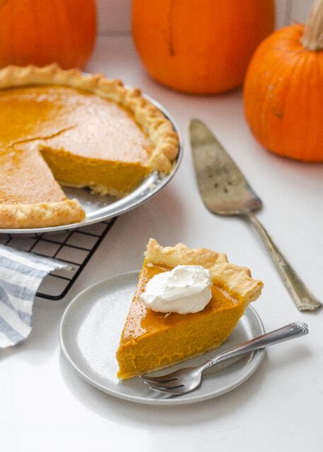 How many sugar are in pumpkin pie (to go) - calories, carbs, nutrition