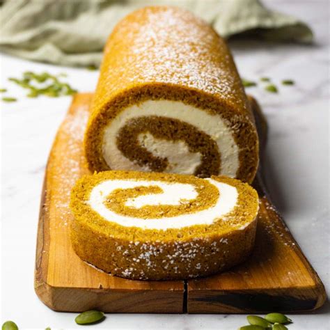 How many sugar are in pumpkin roll - calories, carbs, nutrition