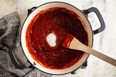 How many sugar are in puttanesca sauce (46817.2) - calories, carbs, nutrition