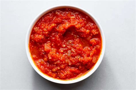 How many sugar are in quorn in a rich tomato sauce layered with pasta & b?chamel sauce and oven baked - calories, carbs, nutrition