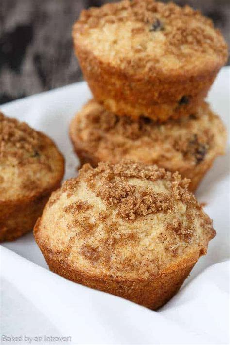 How many sugar are in raisin muffin - calories, carbs, nutrition