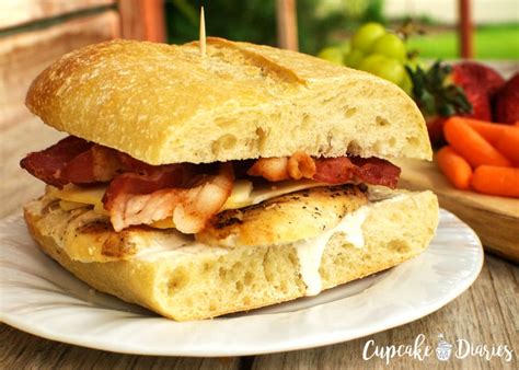 How many sugar are in ranch bacon chicken sandwich (13764.0) - calories, carbs, nutrition