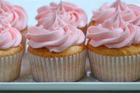 How many sugar are in raspberry angel cupcake - calories, carbs, nutrition