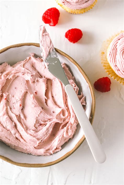 How many sugar are in raspberry cream cheese frosting - calories, carbs, nutrition