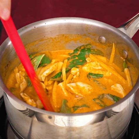 How many sugar are in red chicken curry - calories, carbs, nutrition