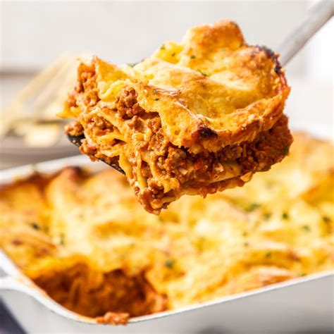 How many sugar are in rich beef lasagna - calories, carbs, nutrition