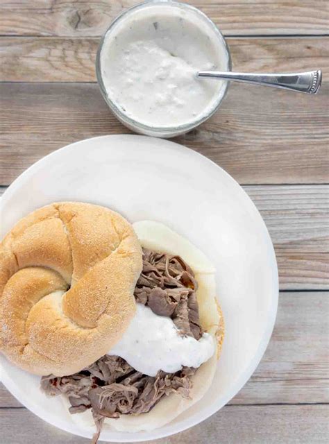 How many sugar are in roast beef horseradish kaiser (24805.16) - calories, carbs, nutrition