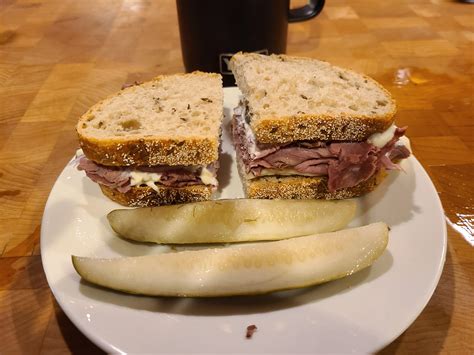 How many sugar are in roast beef provolone rye (29915.37) - calories, carbs, nutrition