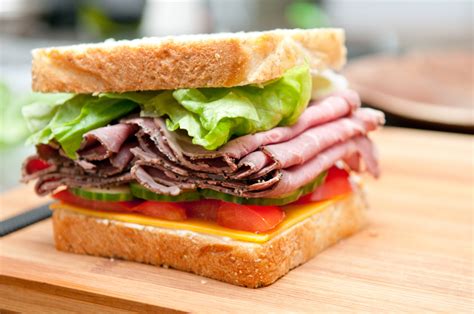 How many sugar are in roast beef sandwich on wheat - calories, carbs, nutrition