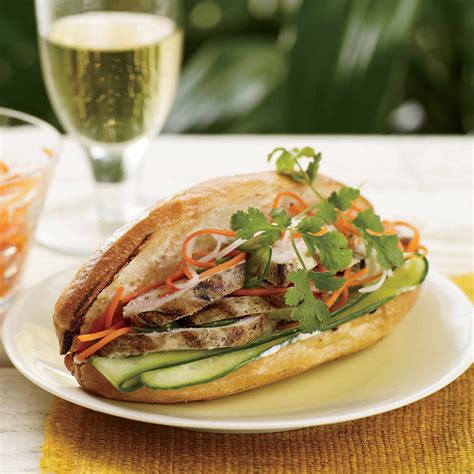 How many sugar are in roast chicken bahn mi - calories, carbs, nutrition