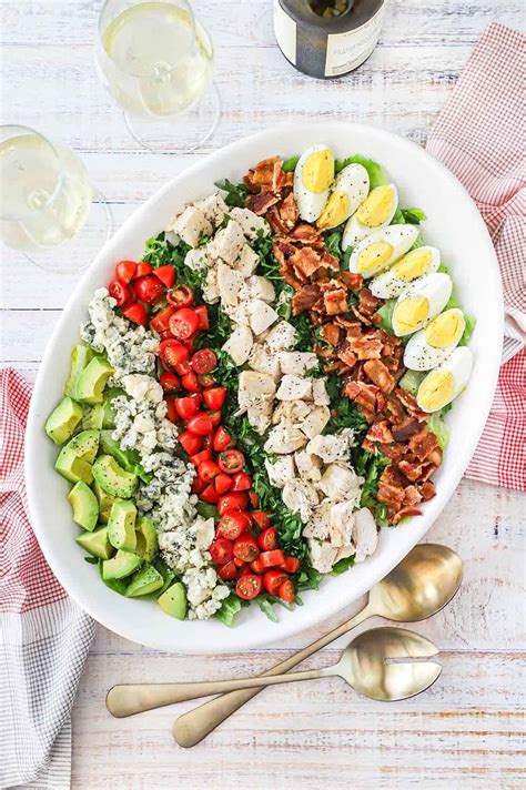 How many sugar are in roasted chicken cobb salad (8326.0) - calories, carbs, nutrition
