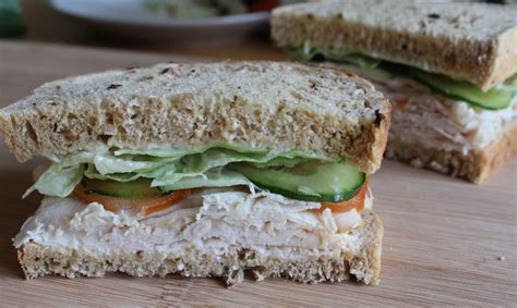 How many sugar are in roasted chicken salad sandwich - calories, carbs, nutrition