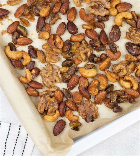 How many sugar are in roasted mixed nut - calories, carbs, nutrition