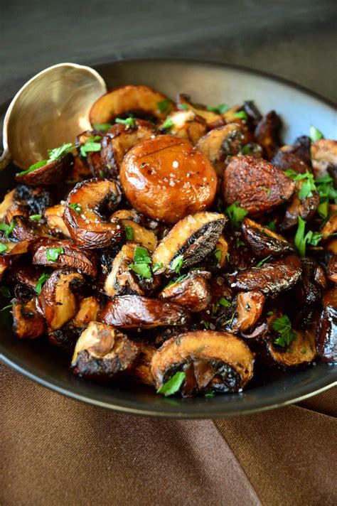 How many sugar are in roasted portabella mushroom & garlic pizza - calories, carbs, nutrition