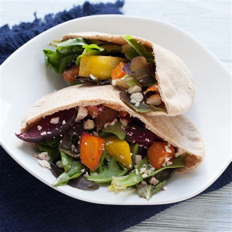 How many sugar are in roasted vegetable pita pocket - calories, carbs, nutrition