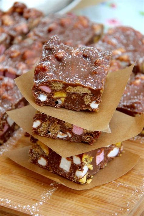 How many sugar are in rocky road traybake - calories, carbs, nutrition